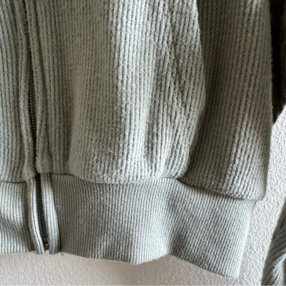 Skims Mineral Sage Green Waffle Zip Up Cropped Hoodie size XS - Picture 5 of 11